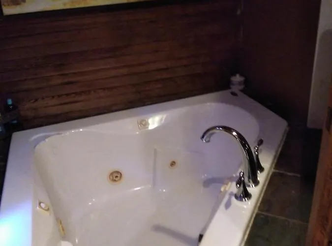 Hostel For Rent Downtown *