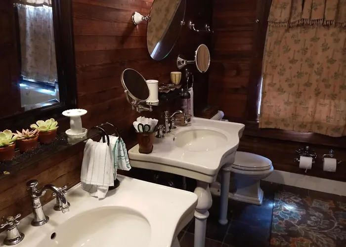 Hostel For Rent Downtown *